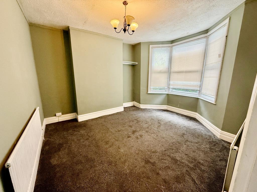 Lot: 160 - FIVE-BEDROOM HOUSE FOR REFURBISHMENT - Living room with bay window